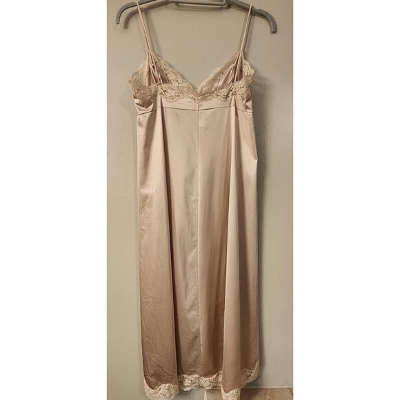 Vtg Vassarette nylon nude slip dress lace Slit in front  size‎ 36 TT - Picture 4 of 6